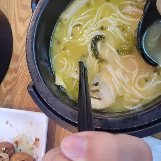 R18. Chicken Rice Noodles with Chicken Leg