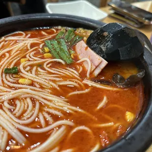 R6 SPICY BEEF BRISKET RICE NOODLES