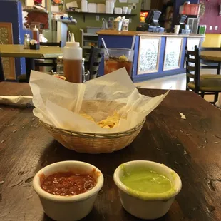 Quick service and tasty salsa!