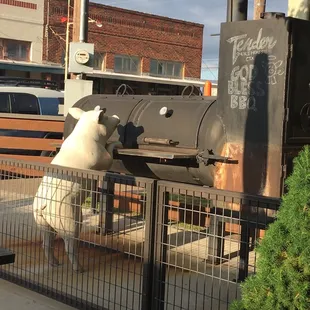Outdoor smoker decor with pig statue