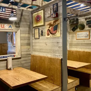 Very welcoming, intimate vibe to these mostly private booths, adorned w/ Christian and patriotic displays. Like it!