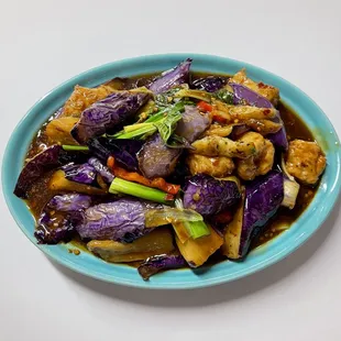 Basil eggplant with meatless chicken