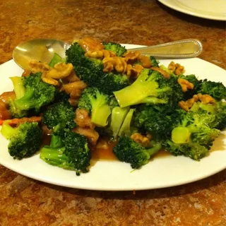 C10 Walnut Broccoli Chicken