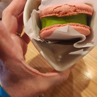 Macaron ice cream