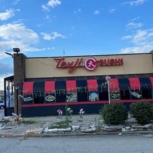 the outside of a restaurant