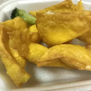 Crab wontons are tasty.