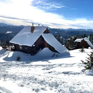 This is the hut I stayed at before I came to eat. It is BEAUTIFUL