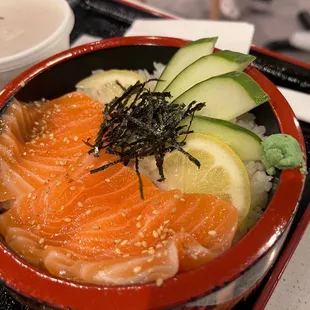 Salmon Don (Salmon Bowl). 5 thin slices :/