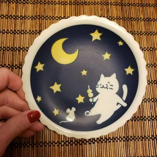 I love this adorable plate with cat eating odango!