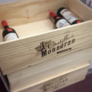Would love to have this crate.  They use it to make gift baskets during the holidays.