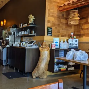 Cash wrap and server prep area.