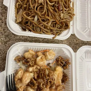 Chow mein with grease and walnut baby shrimp