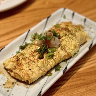 Dashi maki - Japanese rolled omelet made with egg and dashi