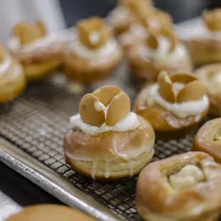 Banana pudding donuts