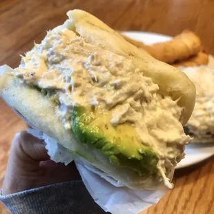 105. Reina Pepiada Arepa