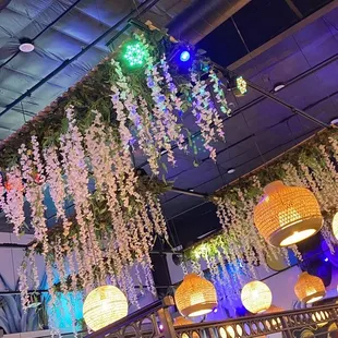 Lighting in restaurant