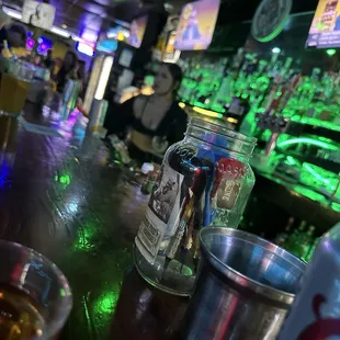 Bar counter and bar service