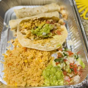 Tacos al Carbón served with Spanish rice, guacamole, and pico de galló