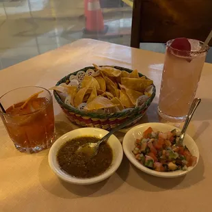 Roses Margarita, Oaxaca Old Fashion, and complimentary chips &amp; salsa.