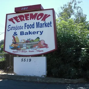 sign is clearly visible from the street