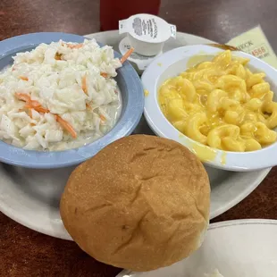 Coleslaw, Mac 'N Cheese, Roll