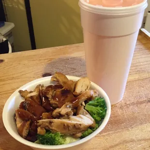 Teriyaki chicken bowl (your choice of white rice or fried rice, Broccoli cabbage carrots, chicken, and teriyaki sauce)