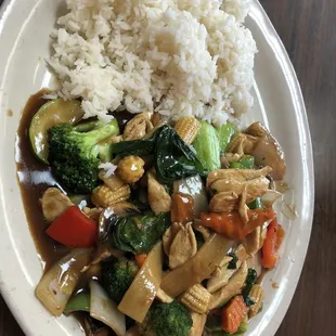 Chicken with vegetables and steamed rice
