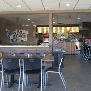 ows the inside of a restaurant