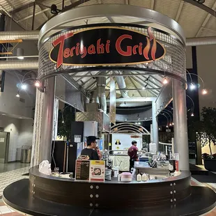 Kiosk kitchen in middle of Arden square