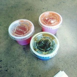 Sauces come in little containers which was the problem but make sure to check what you have and ask for more cuz it&apos;s not a lot.