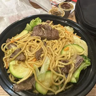 Steak teriyaki yakisoba noodles bowl