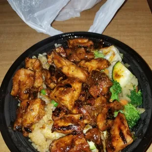 Spicy chicken bowl w/ fried rice &amp; veggies