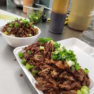 Large beef extra meat and médium beef with green onion