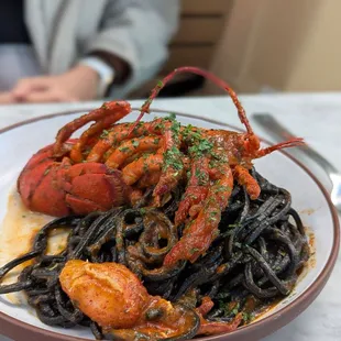 Tonnarelli Neri Con Vongole E Calamari