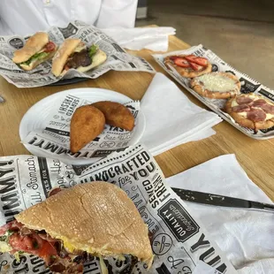Sfihas, risoles, coxinhas, X-picanha, X-calebresa