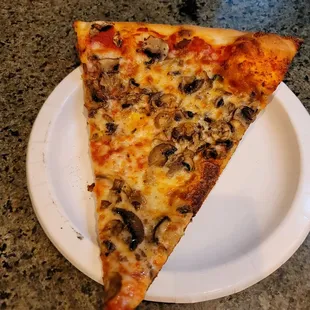 2 min in the oven to crisp...Mushroom slice.