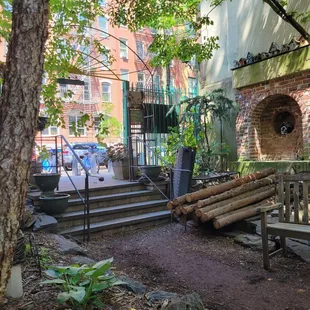 ramen and noodles, outside