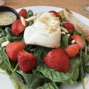 Strawberry burrata salad