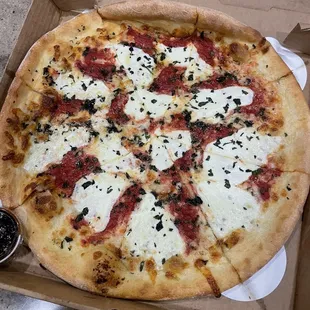 Ask for a well done extra crispy pizza and the Pillsdary doughboy pops out at me... this pizza got more flop that Lebron James....