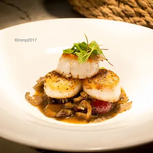 Fennel Pollen Dusted Sea Scallops