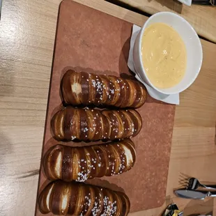 PRETZELS AND BEER CHEESE - yummy