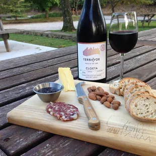 A glass of 2015 Cloeta and a nice spread.