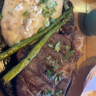 Grilled steak and mashed potatoes