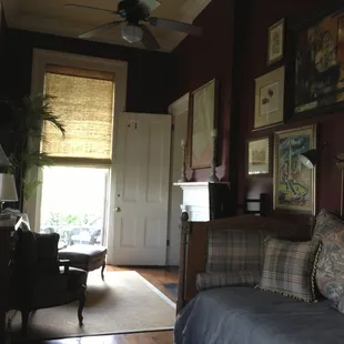 Sitting area of the Gold Suite, which includes a daybed.