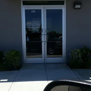 I absolutely love this place.. the staff is super friendly!