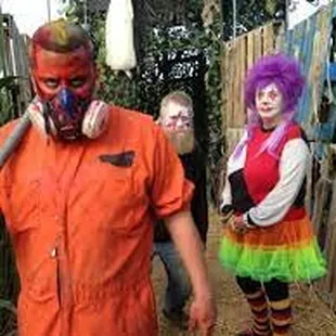 See what dangers and devilish scares await you in the darkness of a haunted cornfield. Avoid the insane locals who lurk in the long grass. E