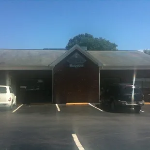 the outside of the restaurant