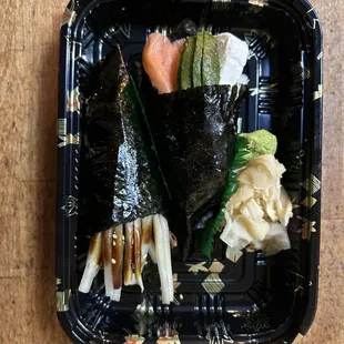 Salmon avocado hand roll