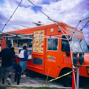 people ordering food