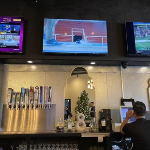 The bar and yes they have 20 taps